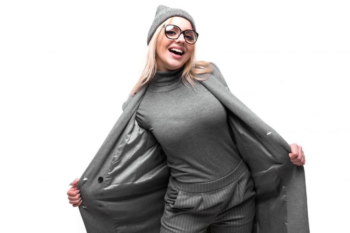 quelle couleur va bien avec le vêtement gris