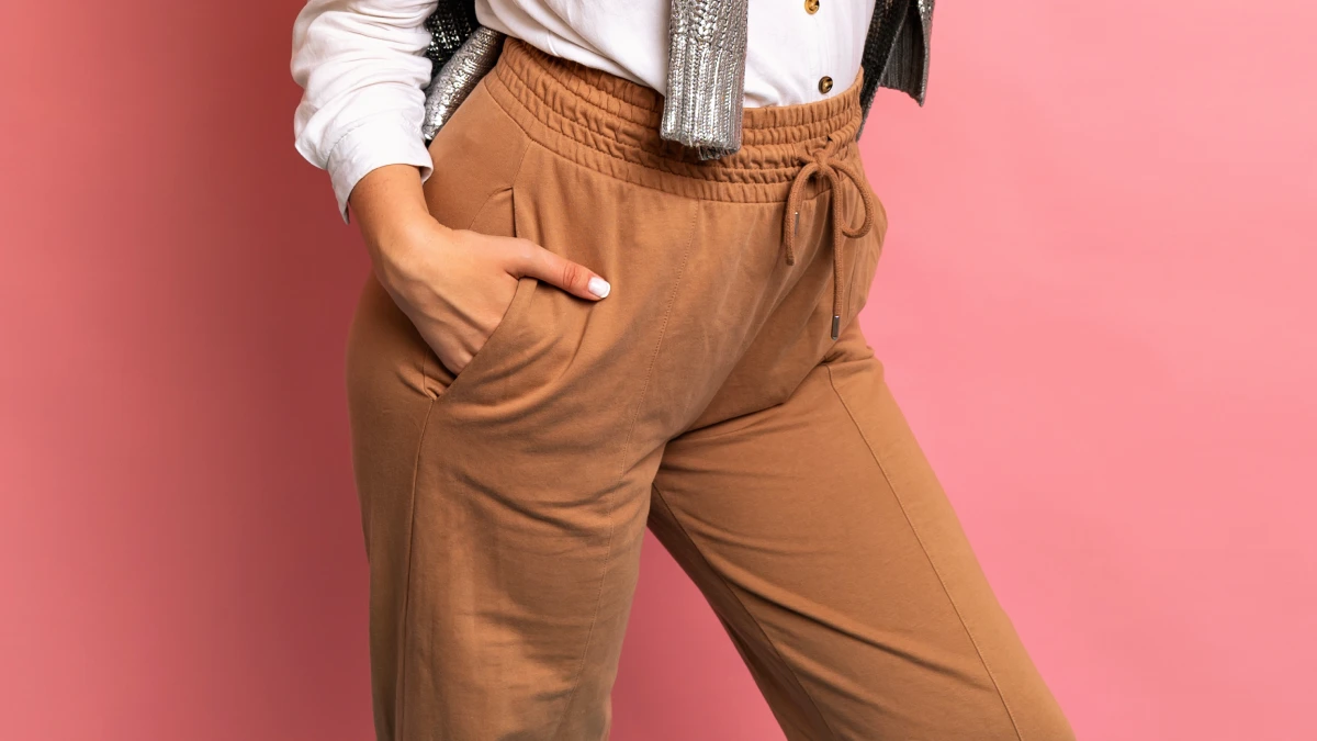 quel haut mettre avec un pantalon marron