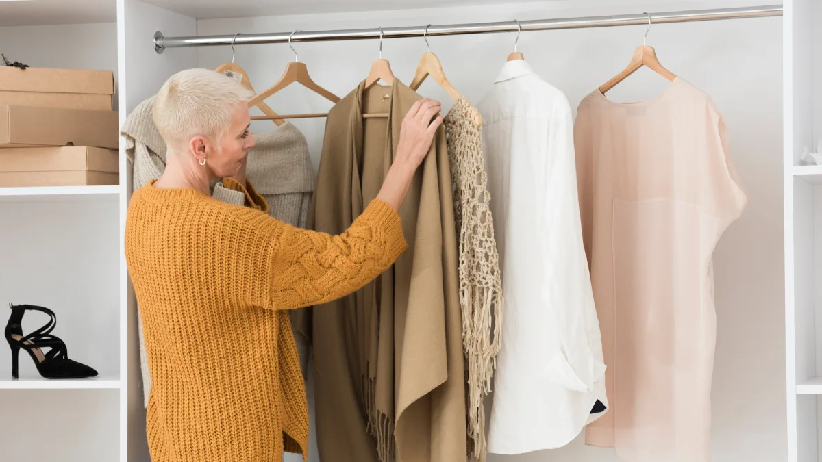 illustration garde-robe idéale femme 50 ans