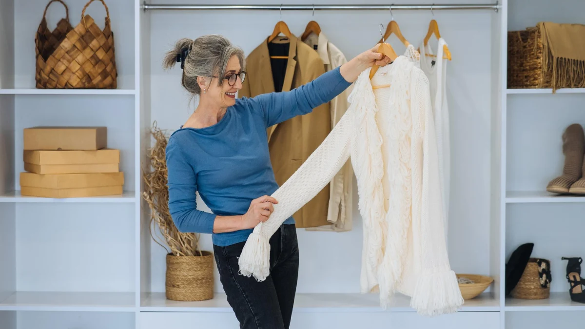 illustration garde-robe idéale femme 50 ans